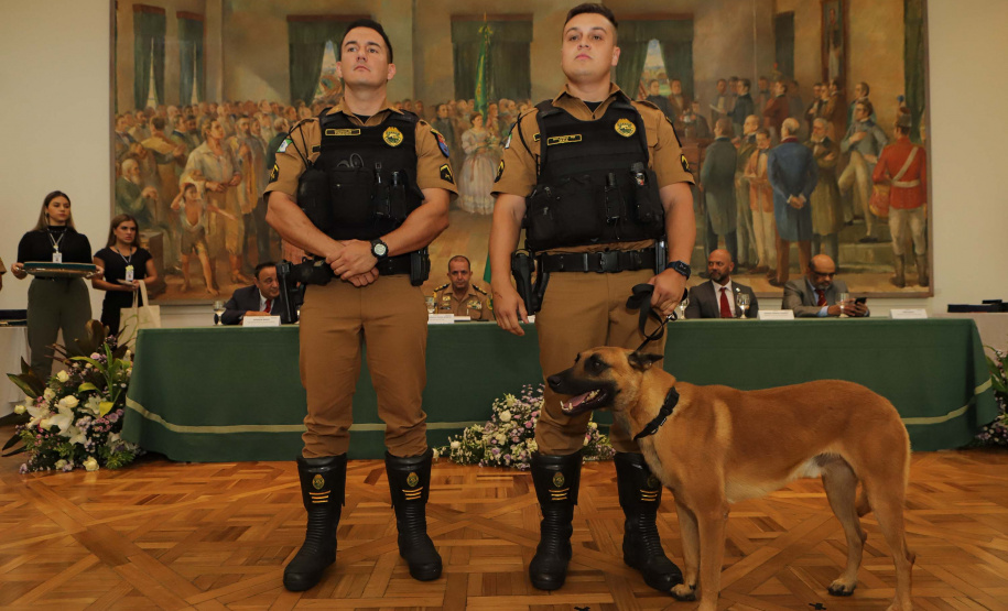 Casa Militar comemora 95 anos e condecora autoridades com medalhas de mérito