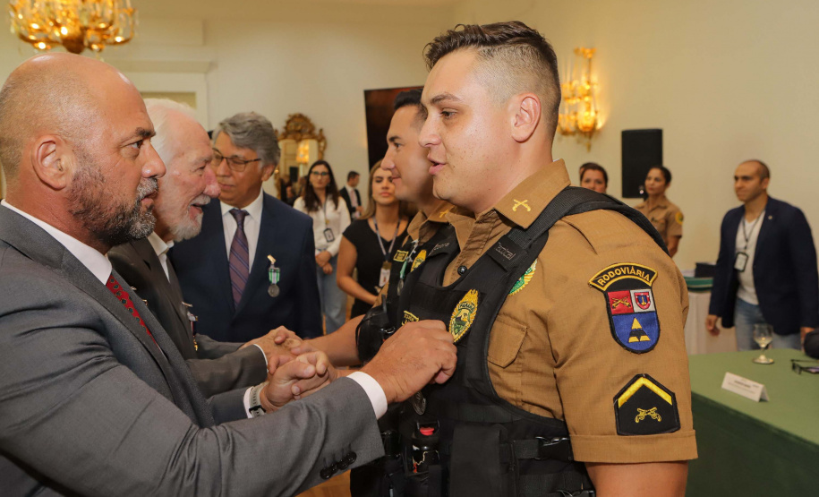 Casa Militar comemora 95 anos e condecora autoridades com medalhas de mérito