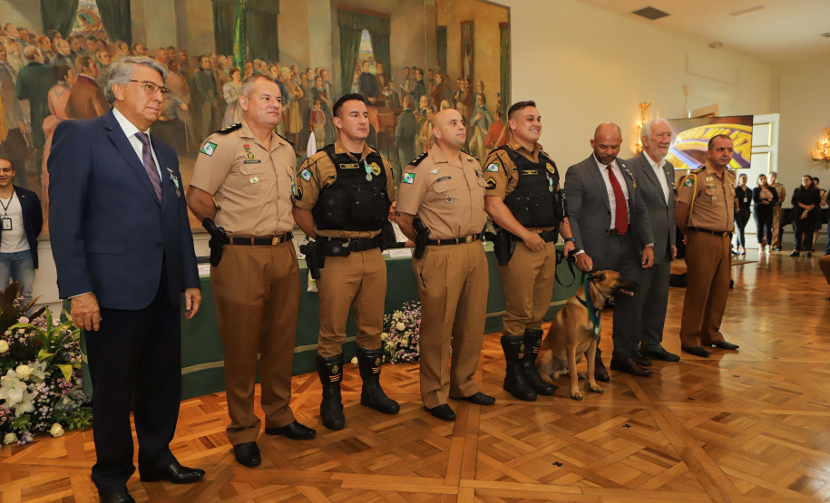 Casa Militar comemora 95 anos e condecora autoridades com medalhas de mérito