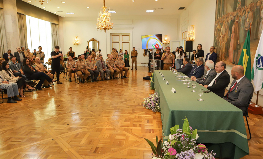 Casa Militar comemora 95 anos e condecora autoridades com medalhas de mérito