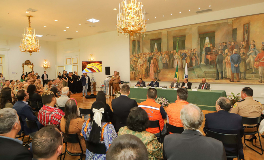 Casa Militar comemora 95 anos e condecora autoridades com medalhas de mérito