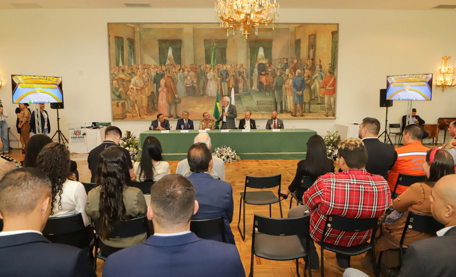 Casa Militar comemora 95 anos e condecora autoridades com medalhas de mérito