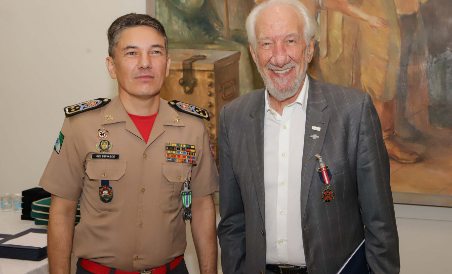 Casa Militar comemora 95 anos e condecora autoridades com medalhas de mérito
