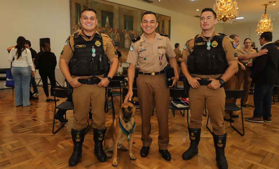 Casa Militar comemora 95 anos e condecora autoridades com medalhas de mérito