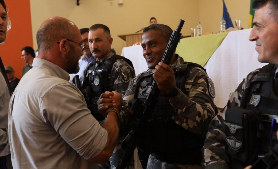 Secretário Hudson entrega novo armamento para região centro-sul