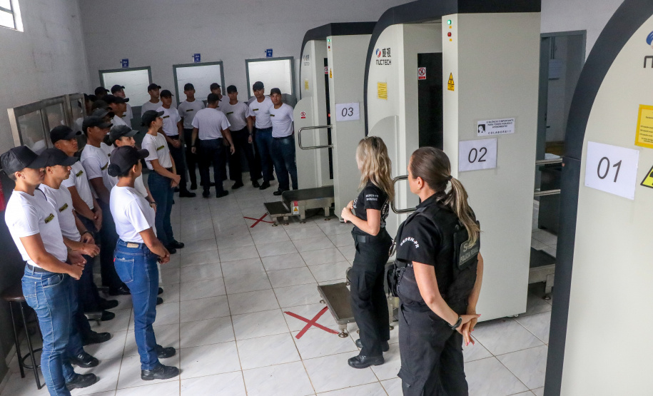 Integração: futuros praças da PM conhecem atuação da Polícia Penal no complexo de Piraquara