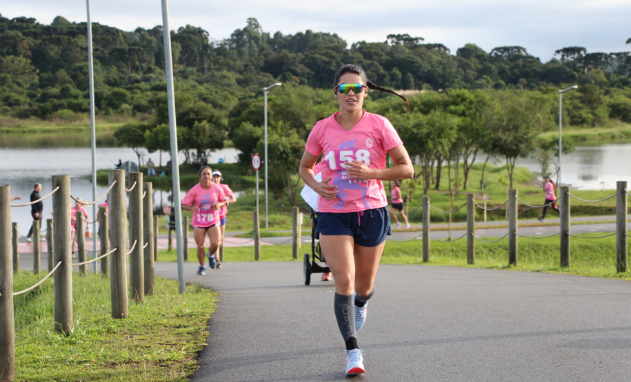 PMPR reúne centenas de policiais femininas na 1ª Corrida do Dia Internacional da Mulher