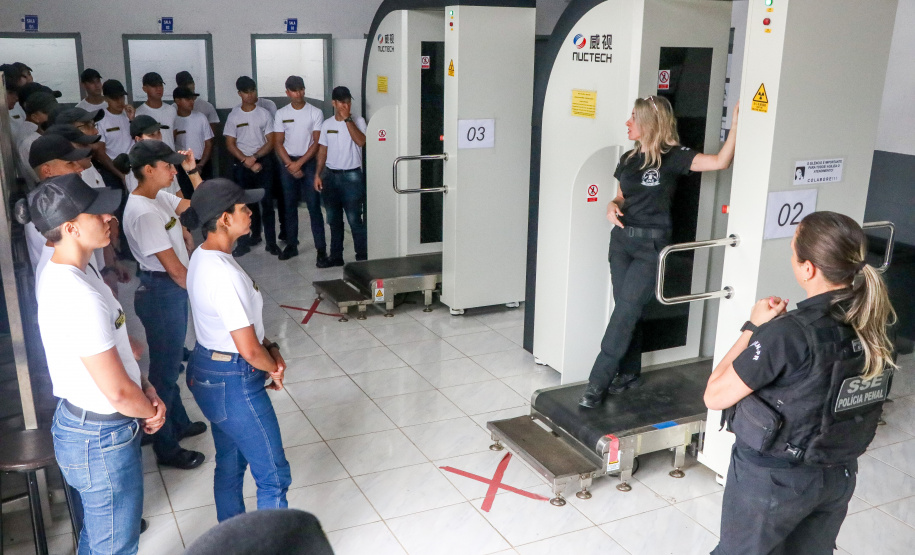 Integração: futuros praças da PM conhecem atuação da Polícia Penal no complexo de Piraquara