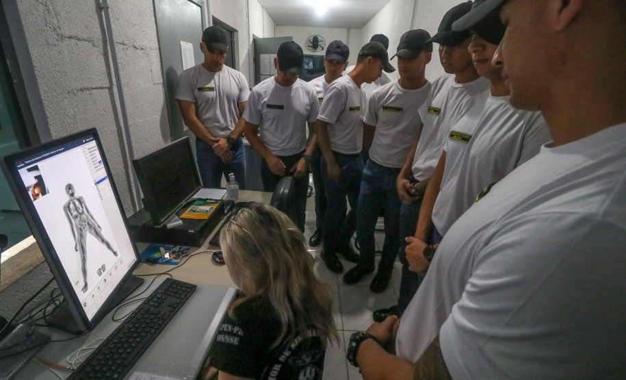 Integração: futuros praças da PM conhecem atuação da Polícia Penal no complexo de Piraquara
