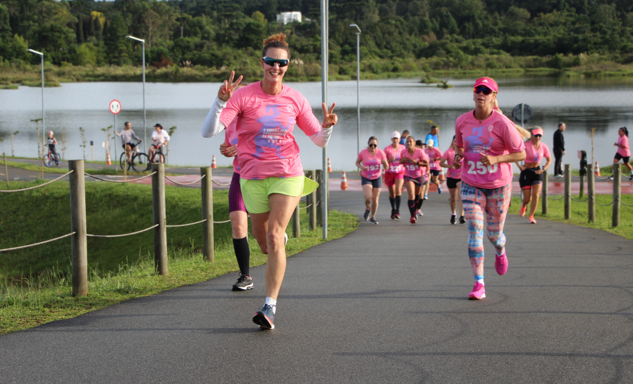 PMPR reúne centenas de policiais femininas na 1ª Corrida do Dia Internacional da Mulher