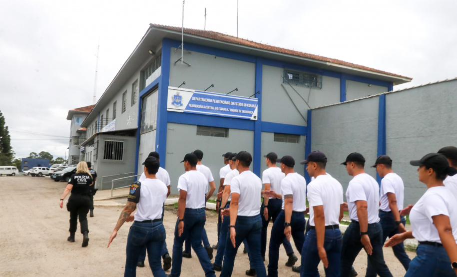 Integração: futuros praças da PM conhecem atuação da Polícia Penal no complexo de Piraquara