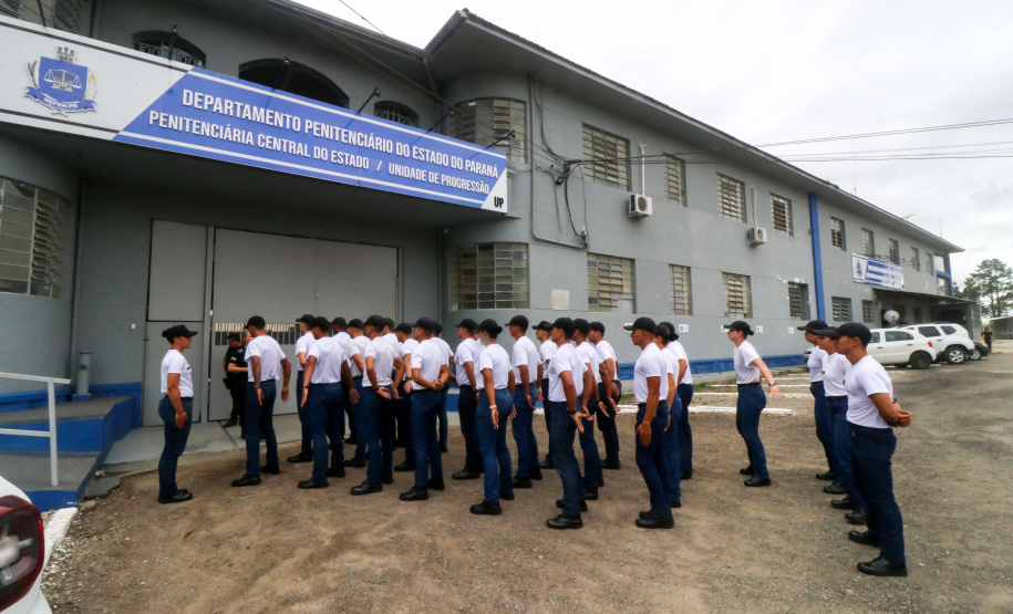 Integração: futuros praças da PM conhecem atuação da Polícia Penal no complexo de Piraquara