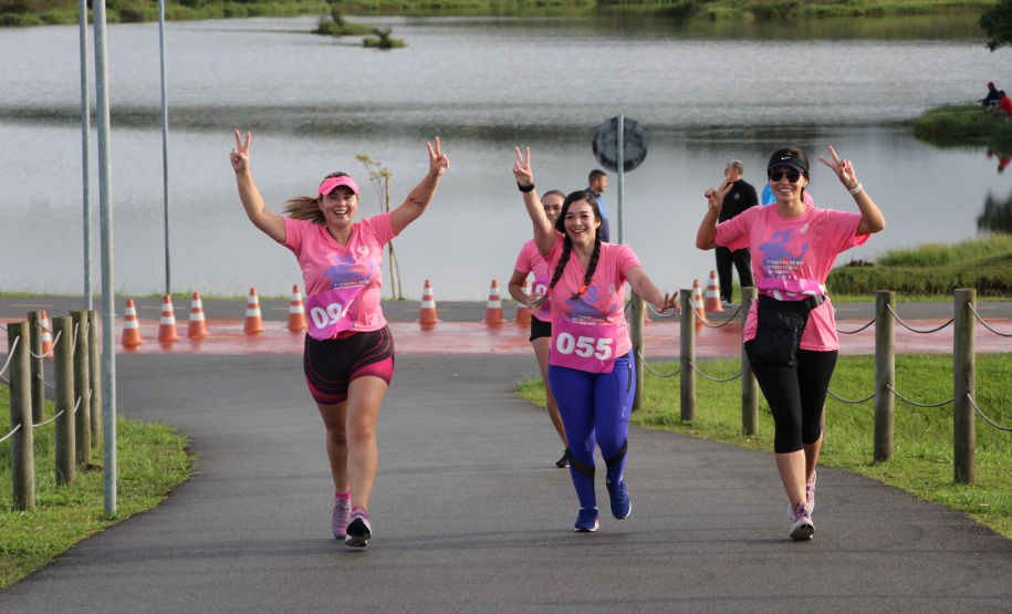 PMPR reúne centenas de policiais femininas na 1ª Corrida do Dia Internacional da Mulher