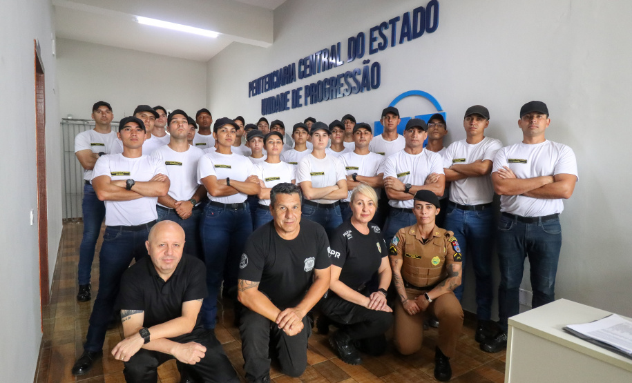 Integração: futuros praças da PM conhecem atuação da Polícia Penal no complexo de Piraquara