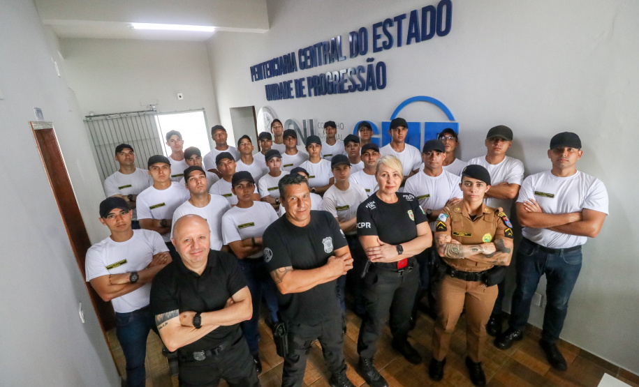 Integração: futuros praças da PM conhecem atuação da Polícia Penal no complexo de Piraquara