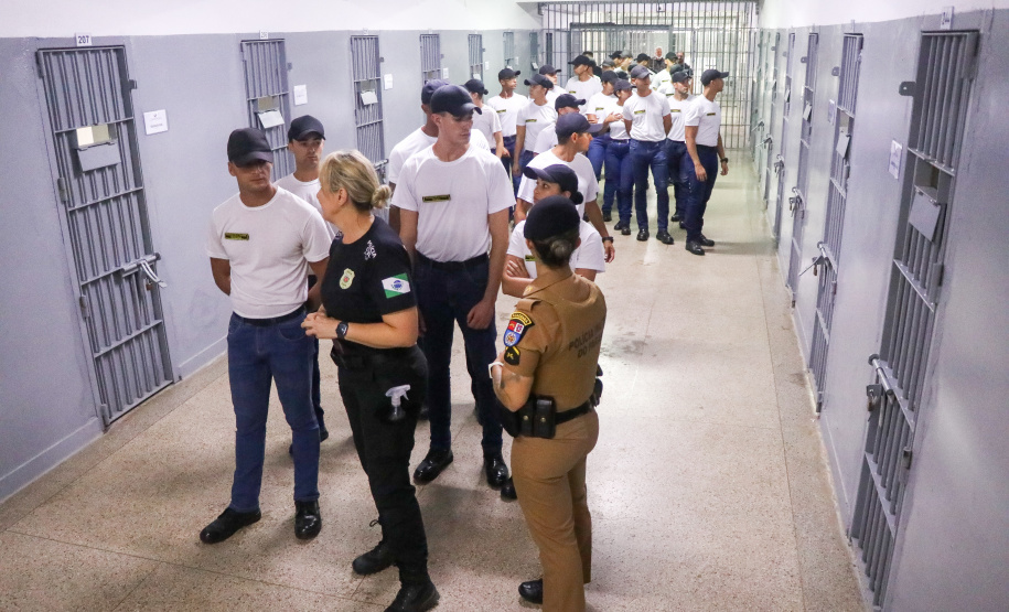 Integração: futuros praças da PM conhecem atuação da Polícia Penal no complexo de Piraquara