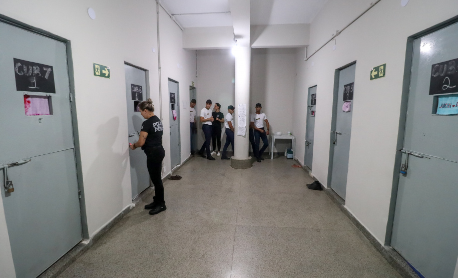 Integração: futuros praças da PM conhecem atuação da Polícia Penal no complexo de Piraquara