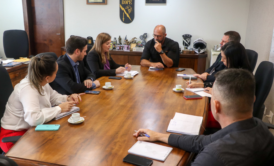 Secretário Hudson recebe Leandre Dal Ponte da Secretaria da Mulher e Igualdade Racial do Paraná