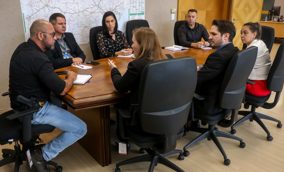 Secretário Hudson recebe Leandre Dal Ponte da Secretaria da Mulher e Igualdade Racial do Paraná
