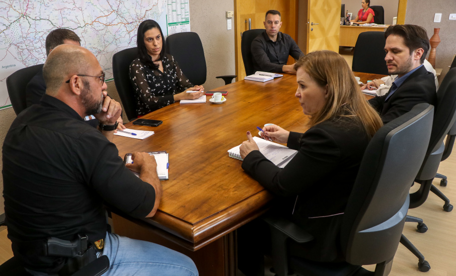 Secretário Hudson recebe Leandre Dal Ponte da Secretaria da Mulher e Igualdade Racial do Paraná