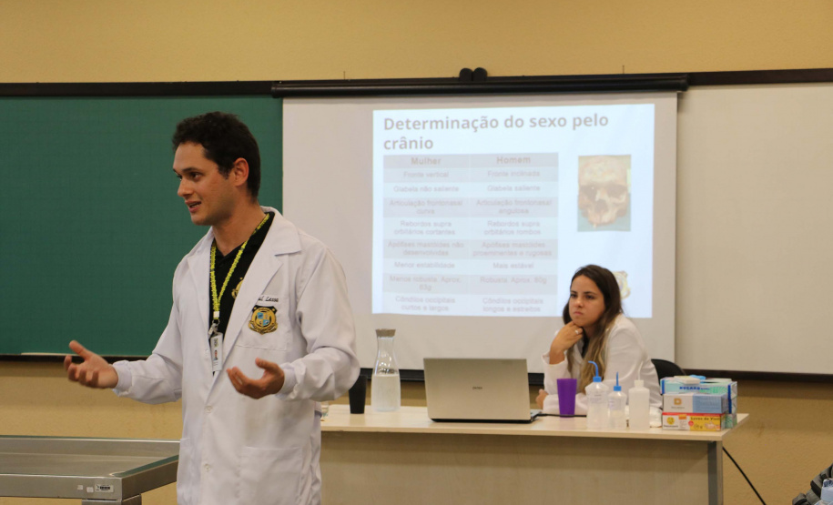 Peritos ministram curso sobre antropologia forense na Universidade da Integração Latino-Americana (UNILA)