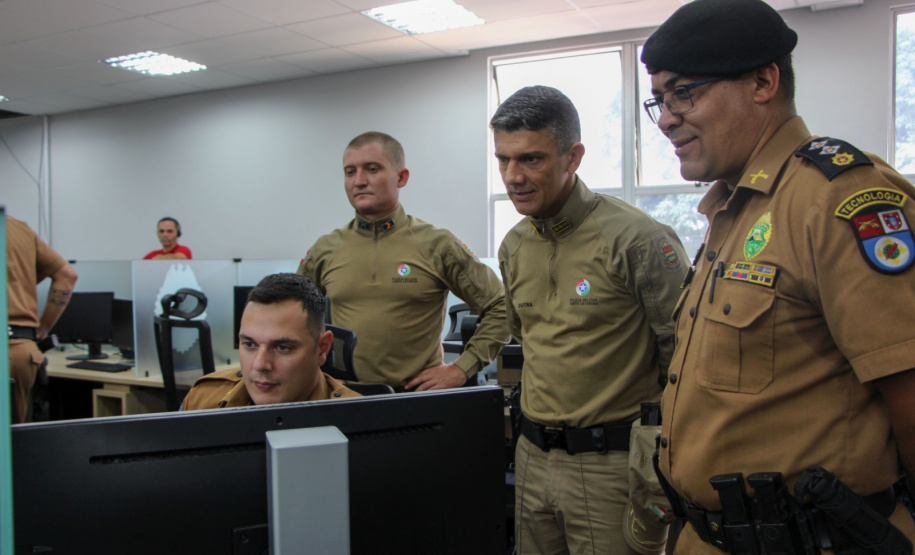 Polícia Militar do Paraná apresenta tecnologias e Centro de Operações para oficiais de Santa Catarina