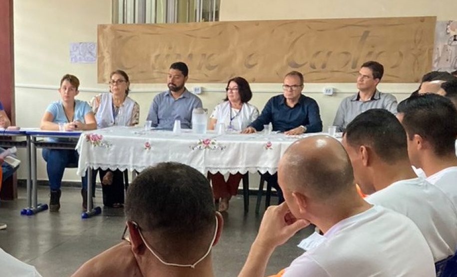 Projeto de leitura em Maringá leva clássicos da literatura mundial para custodiados