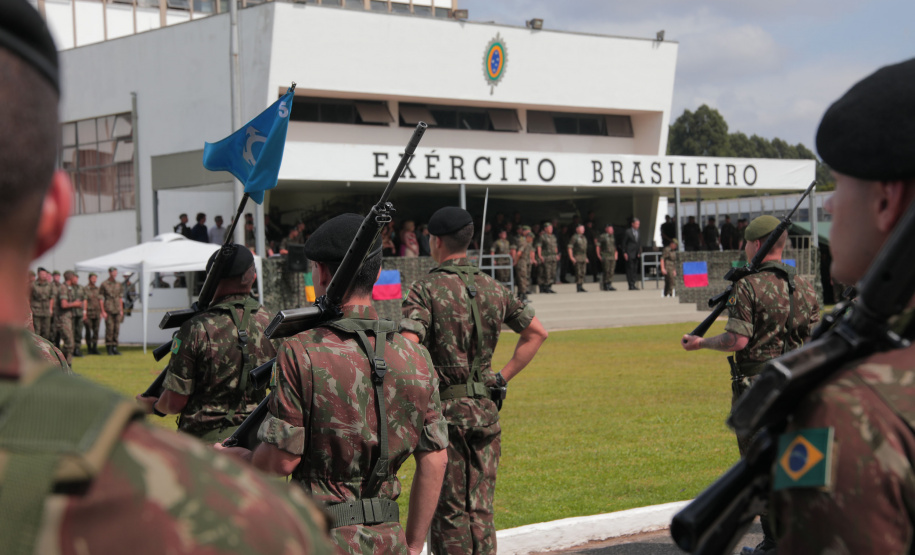 Autoridades do Estado ganham homenagem e reforçam parceria com Exército Brasileiro