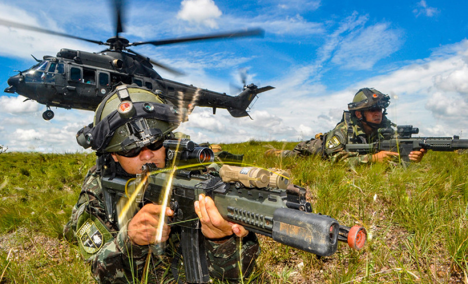 Autoridades do Estado ganham homenagem e reforçam parceria com Exército Brasileiro