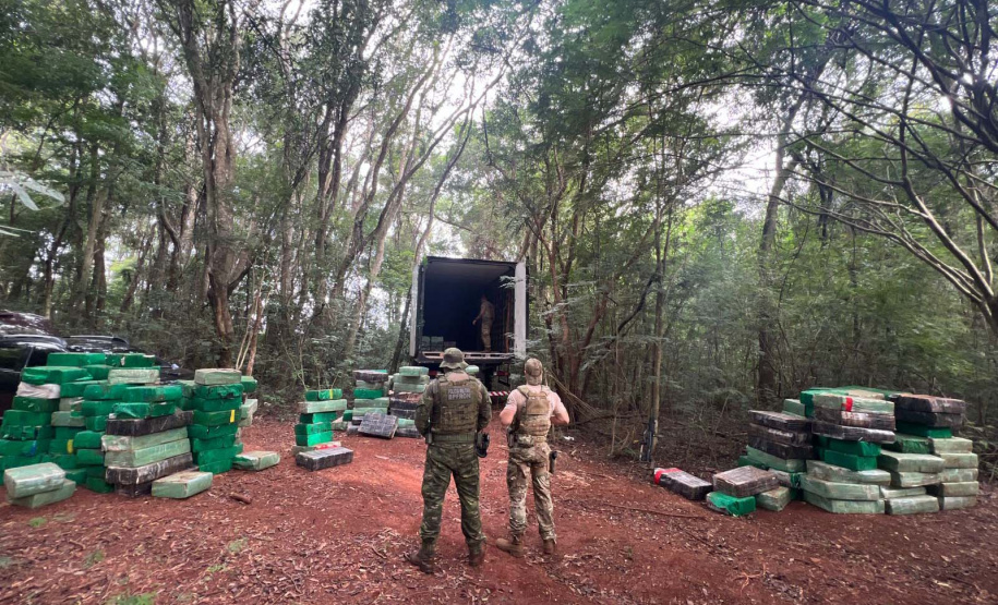 Polícias Militar e Federal apreendem mais de cinco toneladas de maconha no Oeste