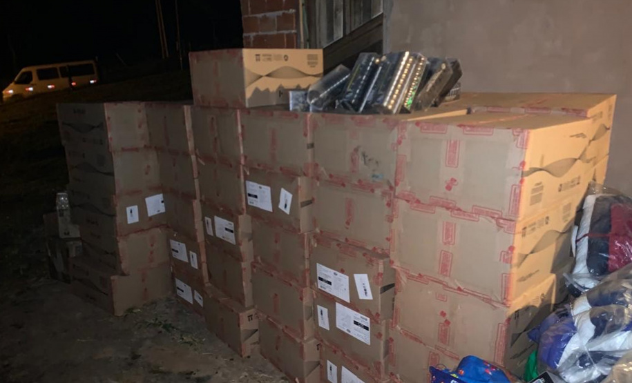 PM e PRF prendem quatro pessoas em operação contra roubos a ônibus de turismo