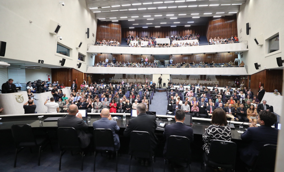Secretário participa de homenagem dos 330 anos de Curitiba na Assembleia Legislativa do Paraná