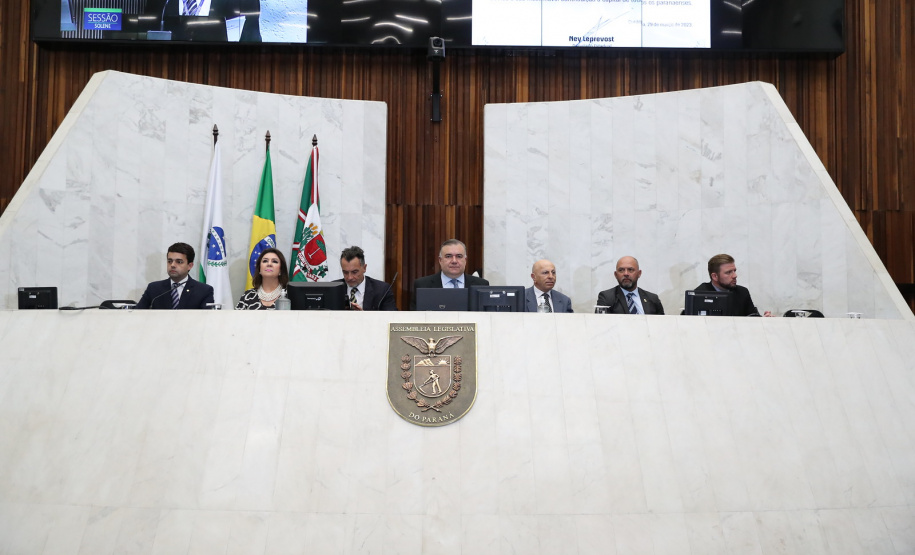 Secretário participa de homenagem dos 330 anos de Curitiba na Assembleia Legislativa do Paraná