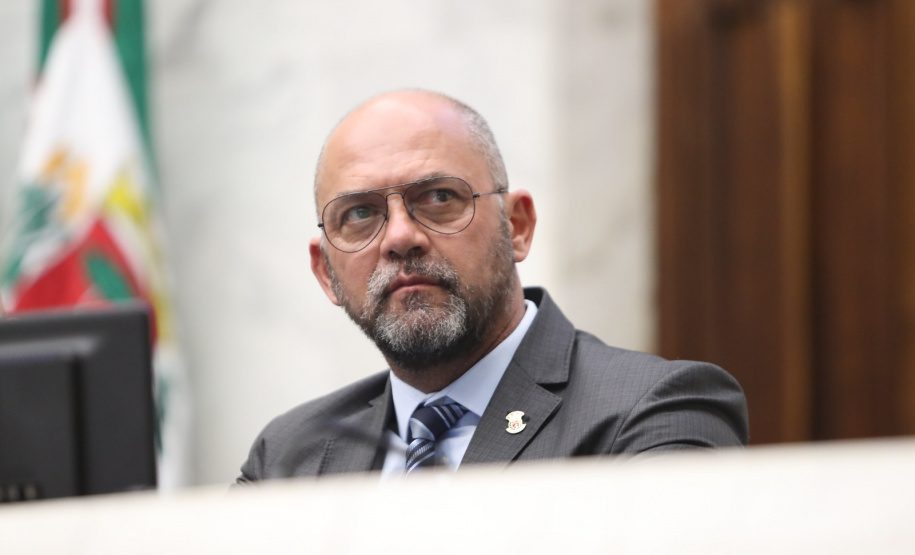 Secretário participa de homenagem dos 330 anos de Curitiba na Assembleia Legislativa do Paraná