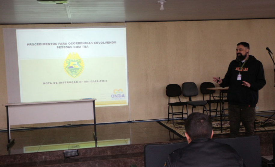 Policiais recebem capacitação sobre como proceder em ações que envolvam pessoas autistas