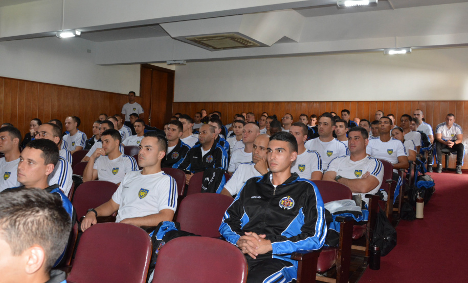 Policial penal ministra curso para cadetes da APMG