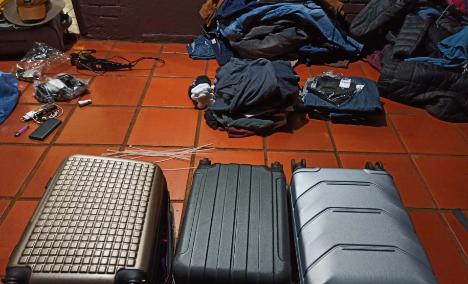 PM e PRF prendem quatro pessoas em operação contra roubos a ônibus de turismo