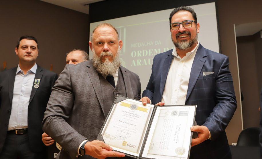 Governador comemora avanços na segurança pública em entrega de homenagens da Polícia Civil