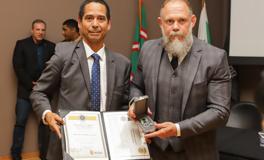 Governador comemora avanços na segurança pública em entrega de homenagens da Polícia Civil