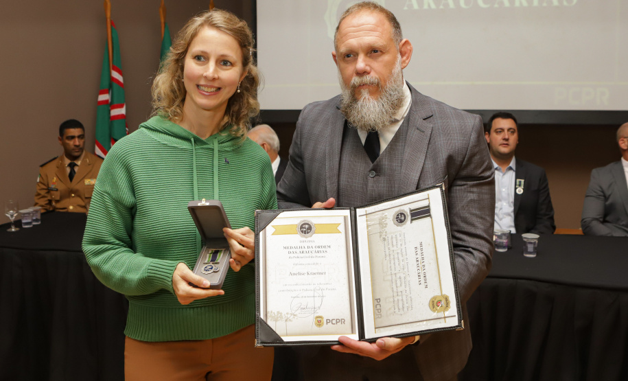 Governador comemora avanços na segurança pública em entrega de homenagens da Polícia Civil