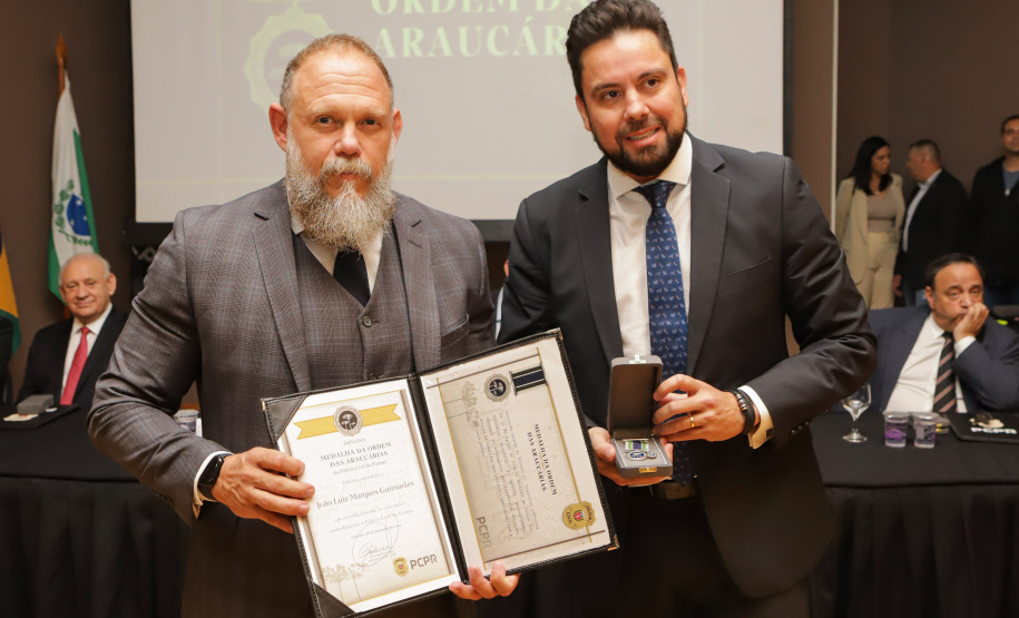 Governador comemora avanços na segurança pública em entrega de homenagens da Polícia Civil