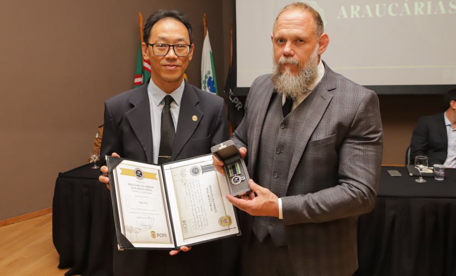 Governador comemora avanços na segurança pública em entrega de homenagens da Polícia Civil