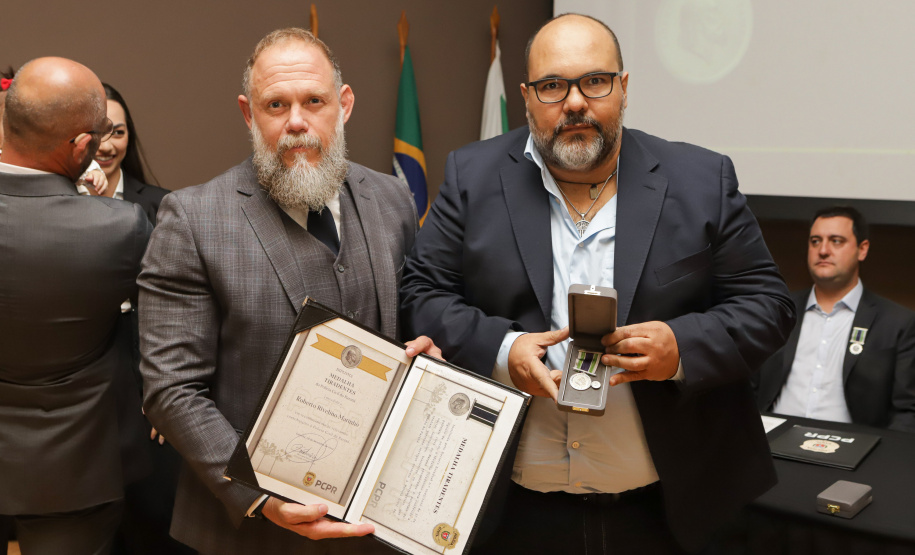 Governador comemora avanços na segurança pública em entrega de homenagens da Polícia Civil