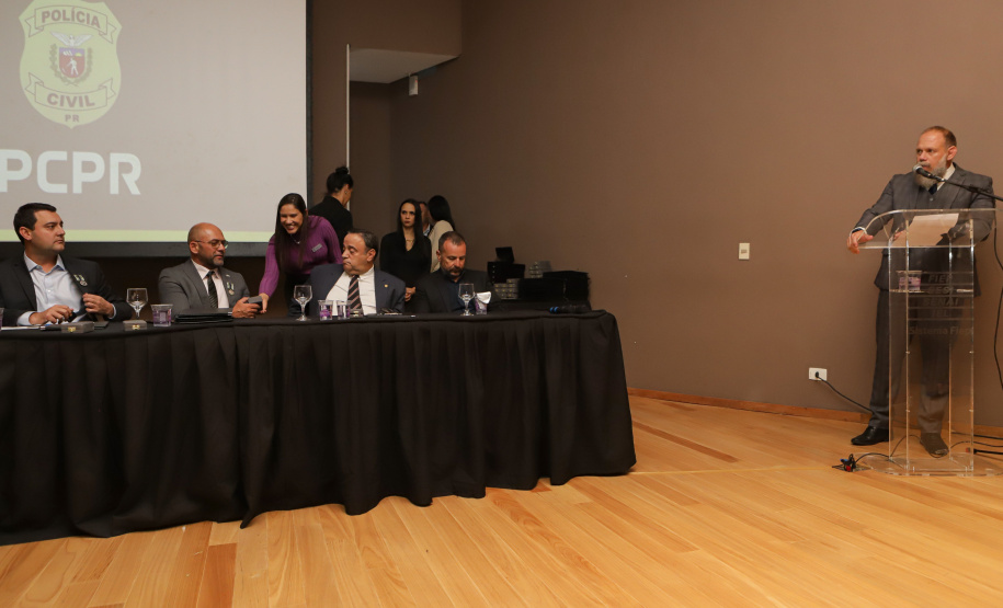 Governador comemora avanços na segurança pública em entrega de homenagens da Polícia Civil