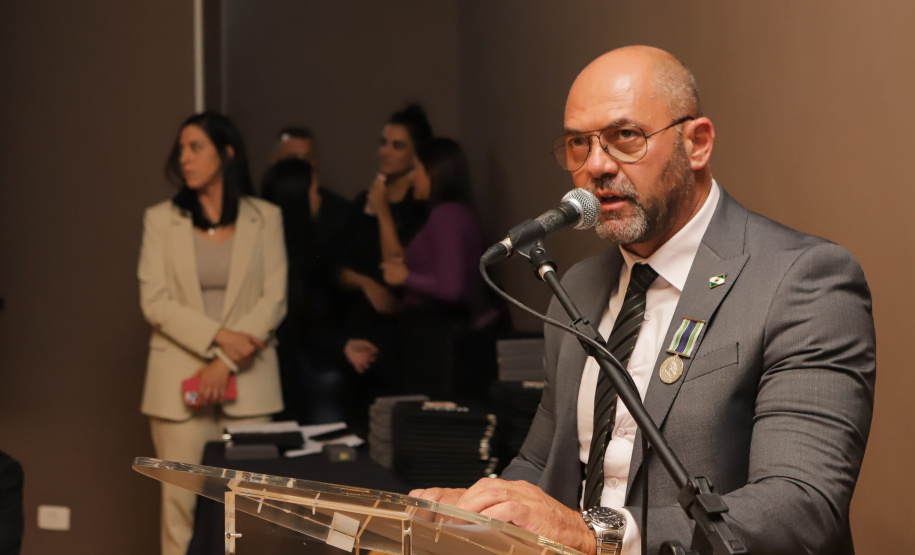 Governador comemora avanços na segurança pública em entrega de homenagens da Polícia Civil