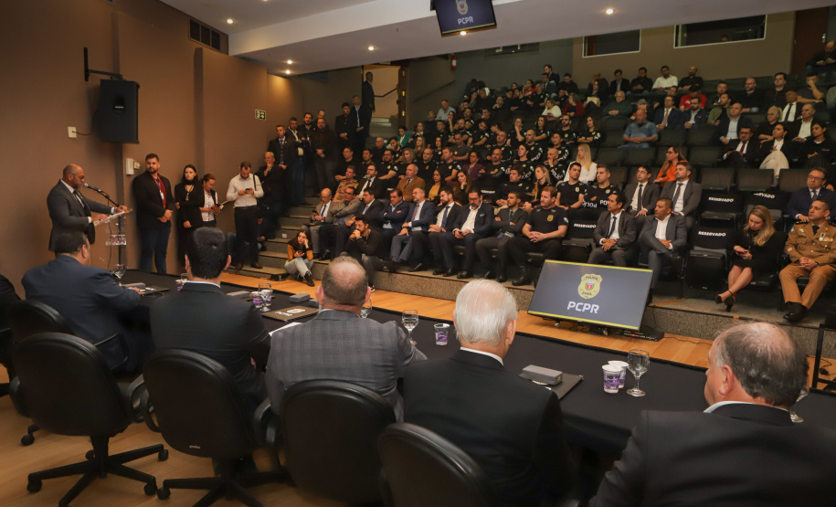 Governador comemora avanços na segurança pública em entrega de homenagens da Polícia Civil