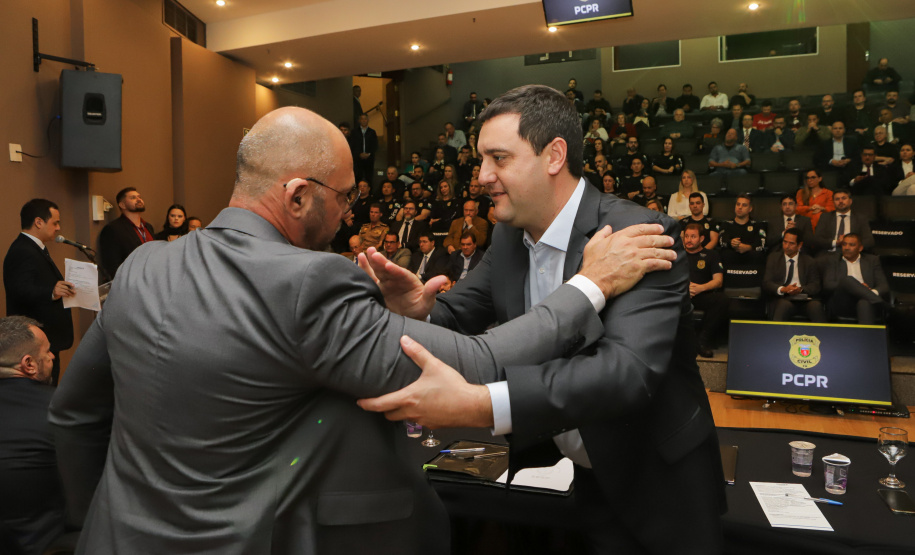 Governador comemora avanços na segurança pública em entrega de homenagens da Polícia Civil