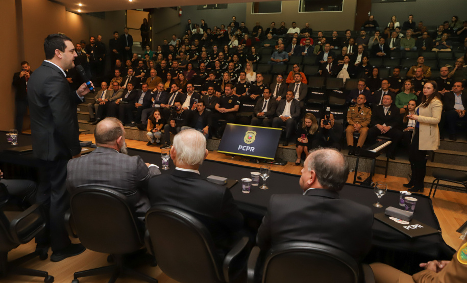 Governador comemora avanços na segurança pública em entrega de homenagens da Polícia Civil