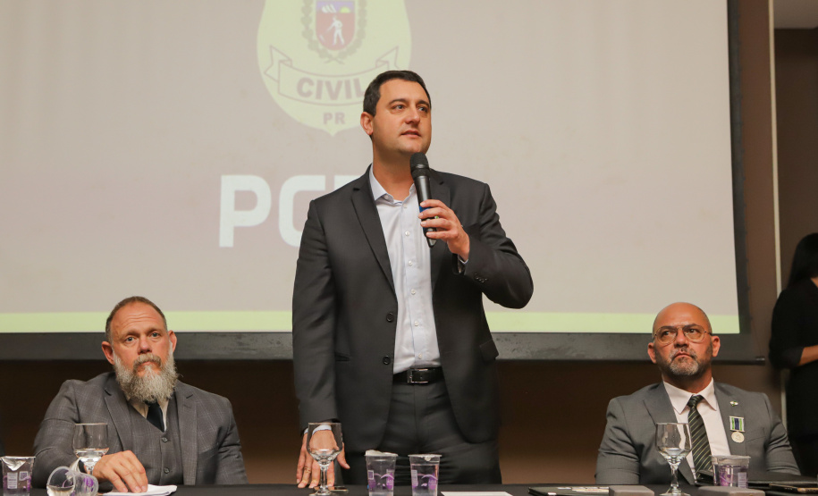 Governador comemora avanços na segurança pública em entrega de homenagens da Polícia Civil