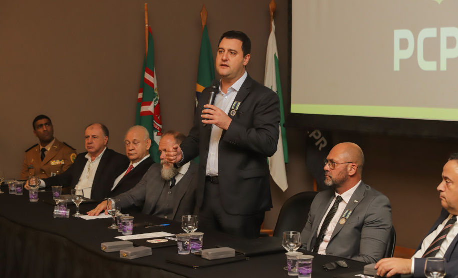 Governador comemora avanços na segurança pública em entrega de homenagens da Polícia Civil